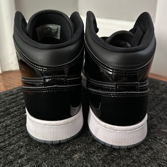 Women’s Nike Air Jordan 1s Mid top - Picture 3 of 4